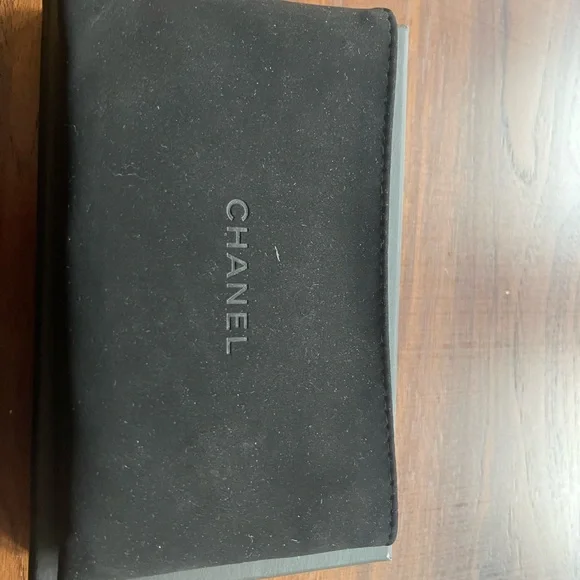 Chanel authentic red rare lambskin cardholder like new - Picture 5 of 5